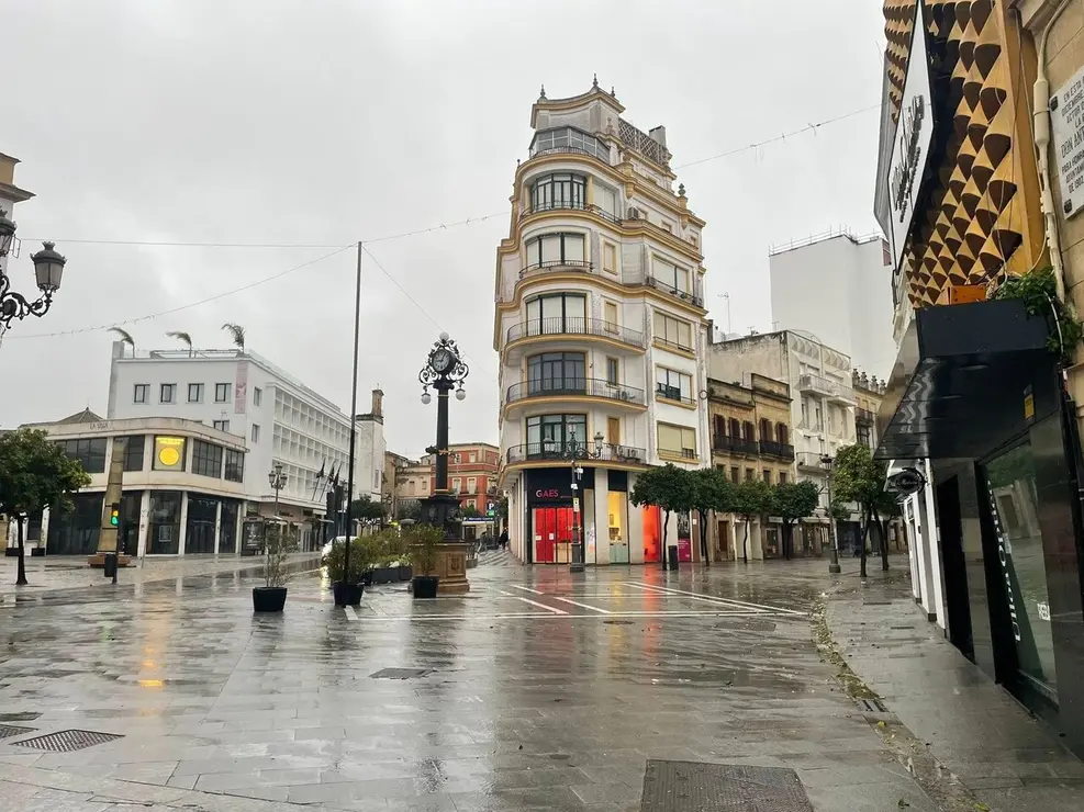 Una imagen absolutamente fantasmag&oacute;rica de la zona del Gallo Azul, Lancer&iacute;a y Esteve. | Carmona Otero.