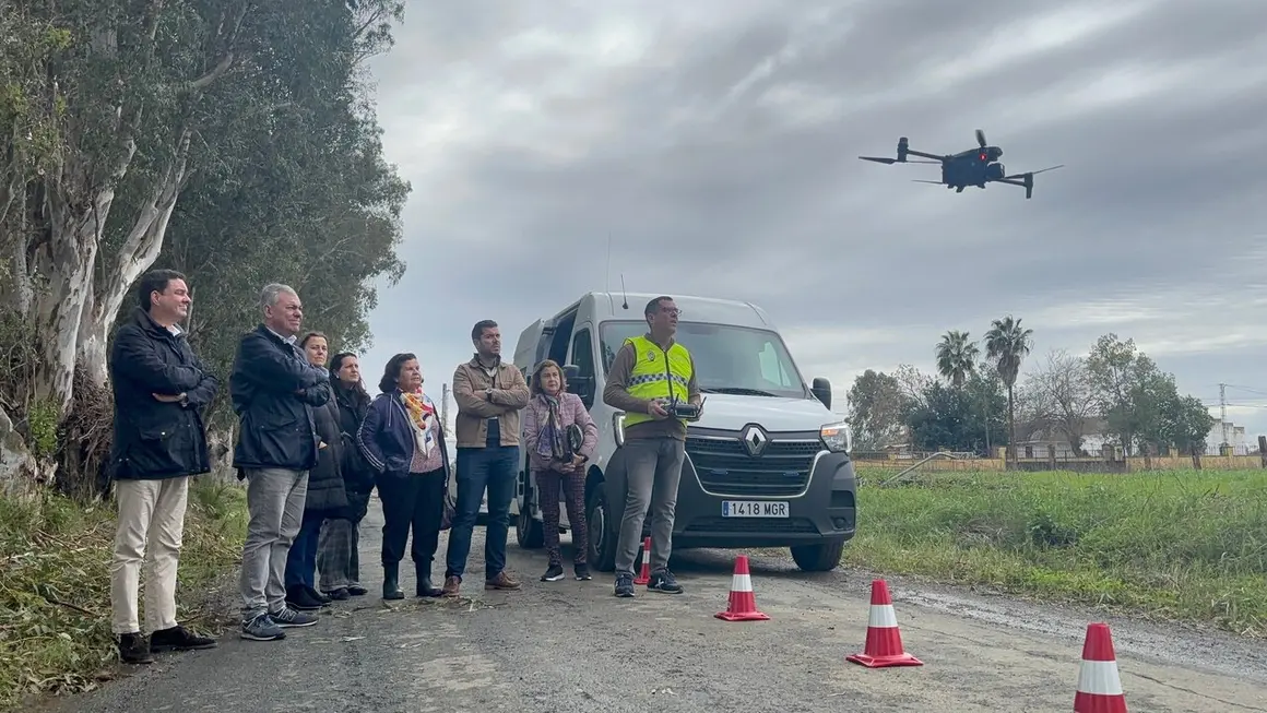 El dron de la Polic&iacute;a que vigila Valdezorras. | Ayto