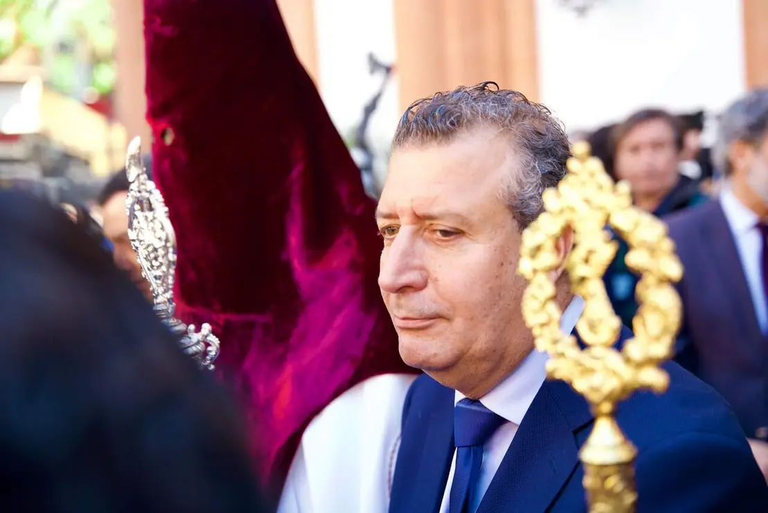 Fern&aacute;ndez acompa&ntilde;a la salida del Cerro 03