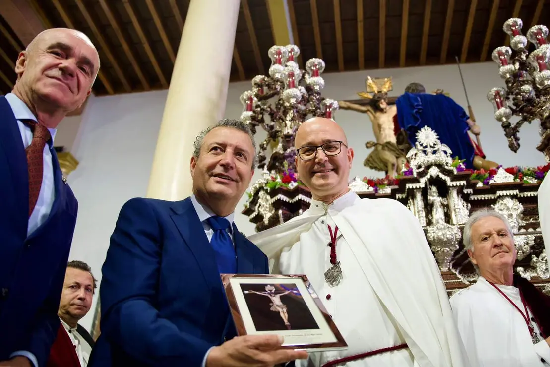 Fern&aacute;ndez acompa&ntilde;a la salida del Cerro 10