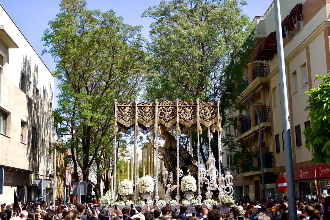 Fern&aacute;ndez acompa&ntilde;a la salida del Cerro 18