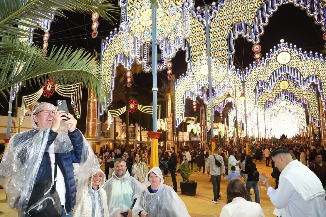 Chubasqueros para la inauguraci&oacute;n de la Feria del Caballo. | M.A.