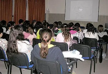 Una de las charlas llevadas a cabo en el IES Jos&eacute; Luis Tejada. | VIVA