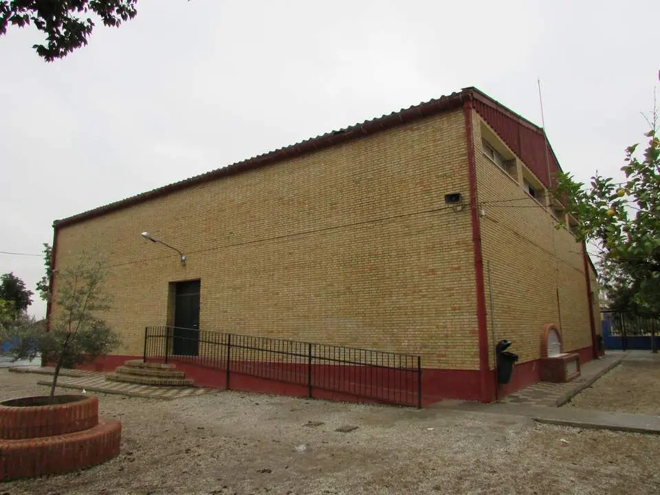 Gimnasio con techo de uralita - 