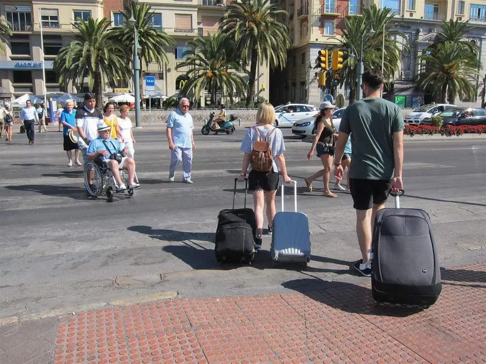 Turistas en el centro - E.P.