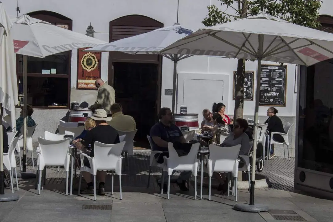 Sector servicios, m&aacute;s afectado - Isa&iacute;as Mac&iacute;as