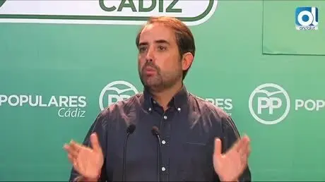 Garc&iacute;a denuncia la "actitud camale&oacute;nica de Podemos"