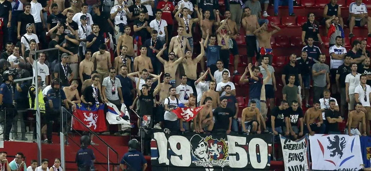 Hinchas del Lyon - J. M. Vidal/EFE