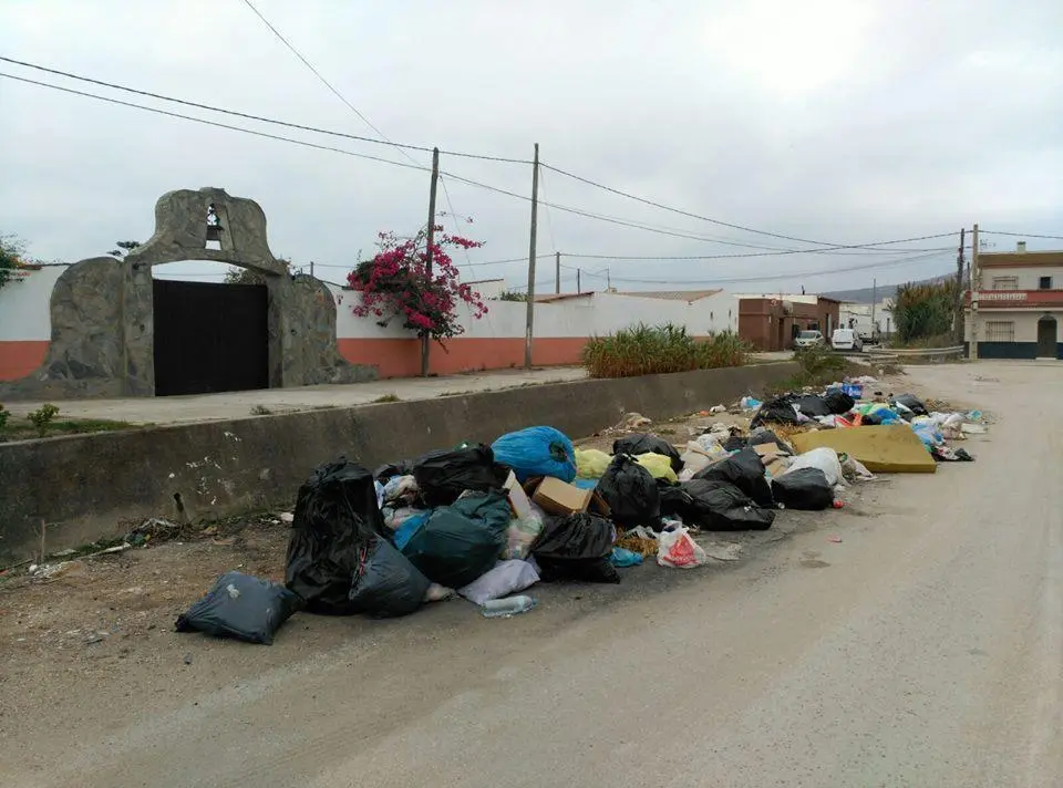 Basura en La L&iacute;nea - Facebook Cambiemos 