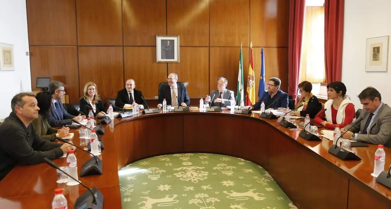 Reuni&oacute;n de la comisi&oacute;n - EFE