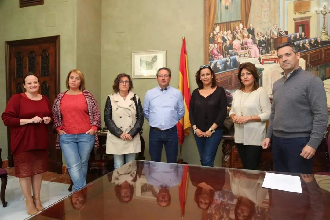 Reuni&oacute;n con los empleados. - Viva Rota