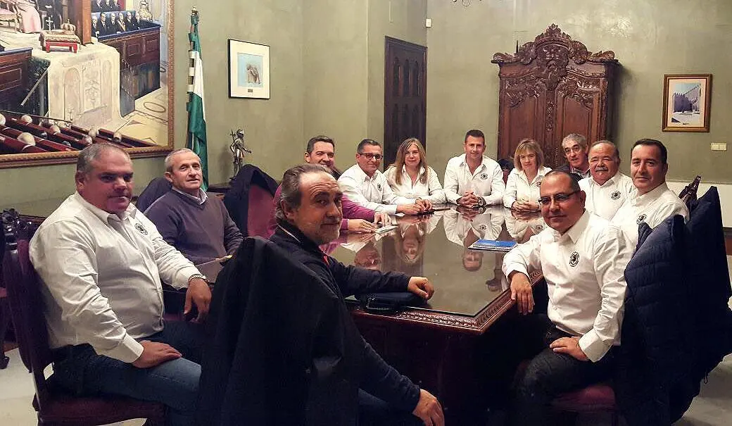 Presentaci&oacute;n ante el alcalde. - Viva Rota