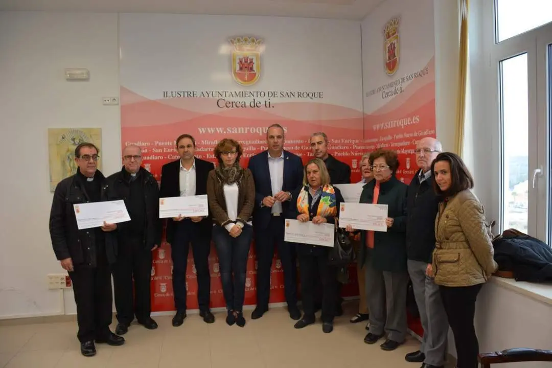 Entrega de cheques a C&aacute;ritas - AI