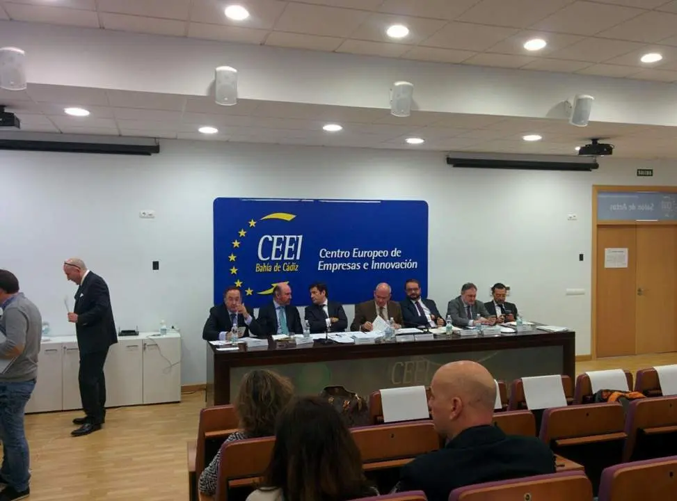 junta de socios en c&aacute;diz - viva