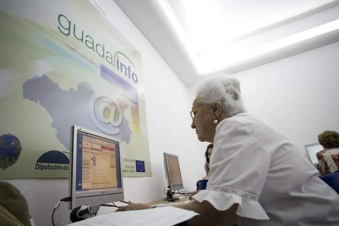 Una usuaria de la red Guadalinfo - J. A.