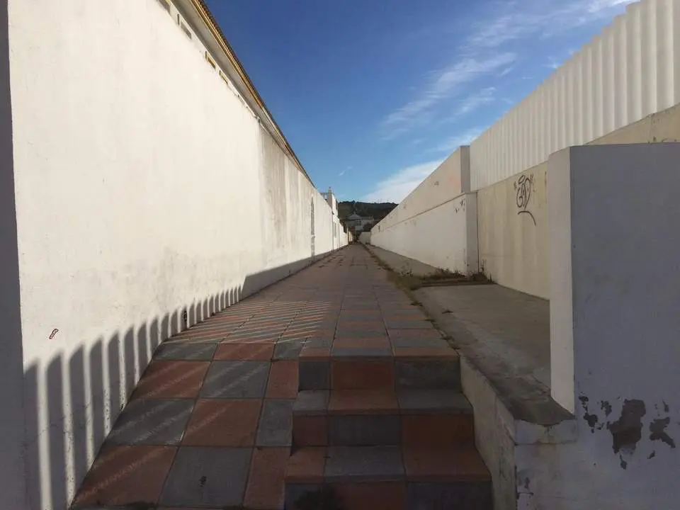 Callej&oacute;n junto al colegio - AI