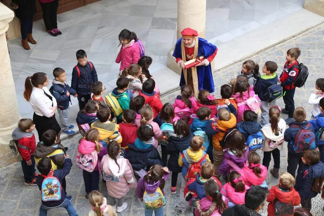 Visita teatralizada al Castillo de Luna. - Viva Rota