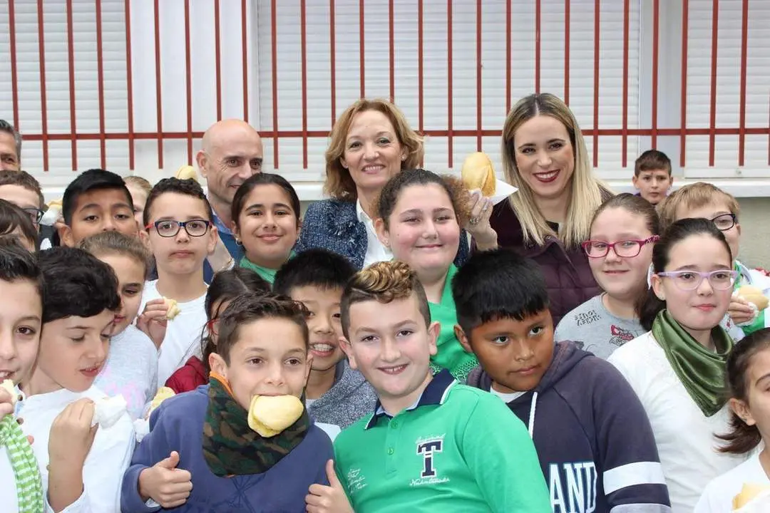 La delegada de Educaci&oacute;n en M&aacute;laga, Patricia Alba, en el CEIP Algazara - JUNTA