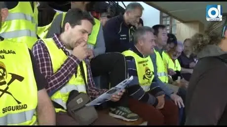 Los bomberos de M&aacute;laga llevan su lucha de nuevo al pleno