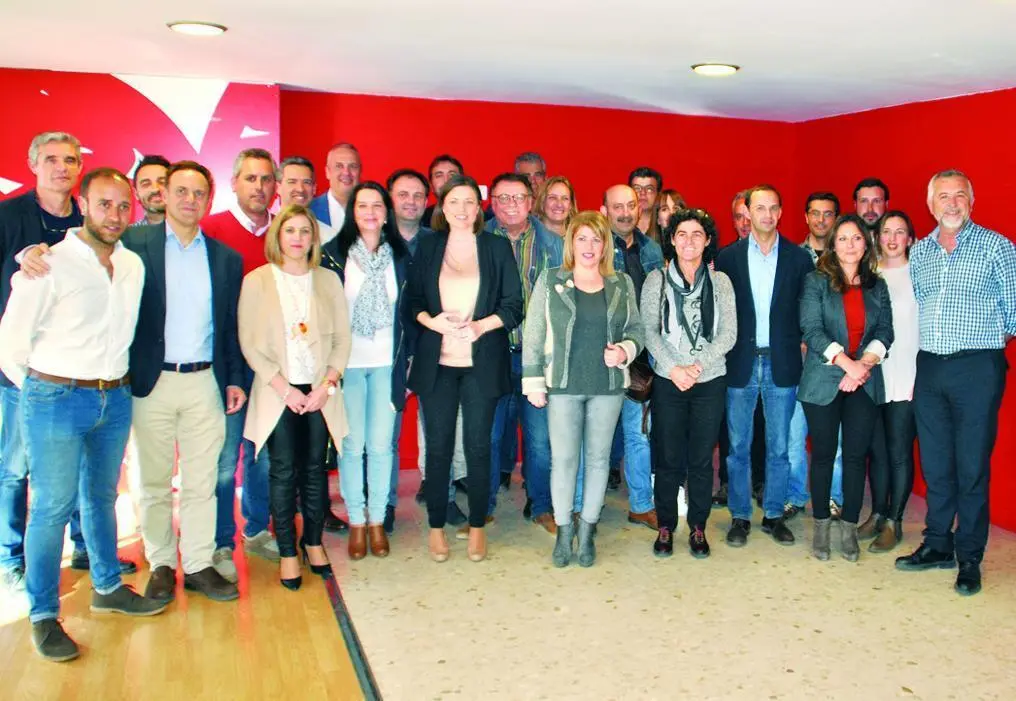 Grupo de alcaldes y alcaldesas socialistas. - Viva