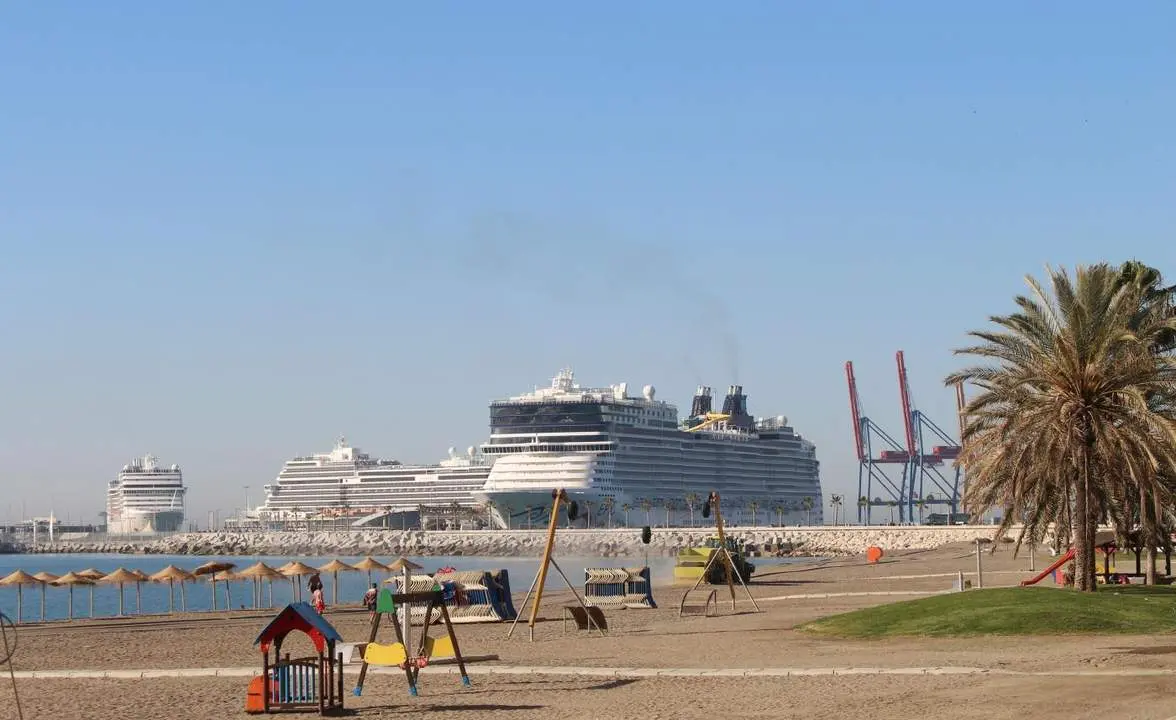 Los tres buques en el Puerto de M&aacute;laga - M&Aacute;LAGA PORT