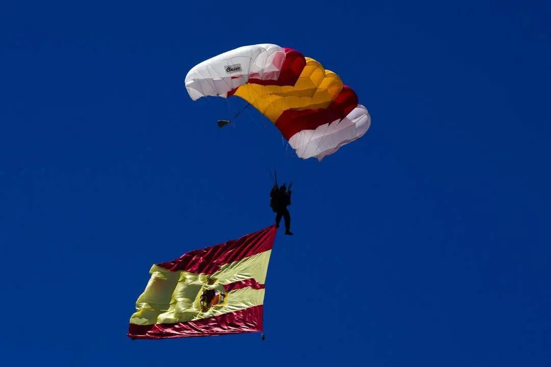 Un militar de la Brigada Paracaidista en M&aacute;laga - EFE/Jorge Zapata