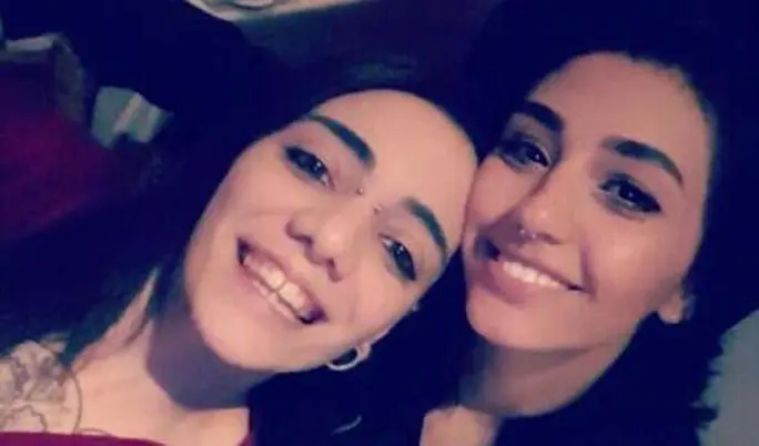 Mar&iacute;a, a la izquierda, con Shaza - 
