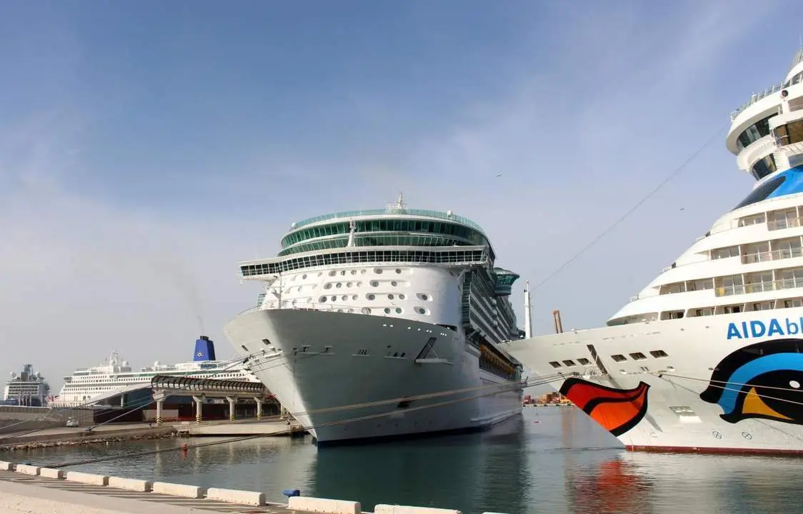 Jornada de gran actividad en el puerto - M&Aacute;LAGA PORT