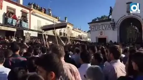 Salves, vivas y cantes al paso de la Virgen ante sus filiales
