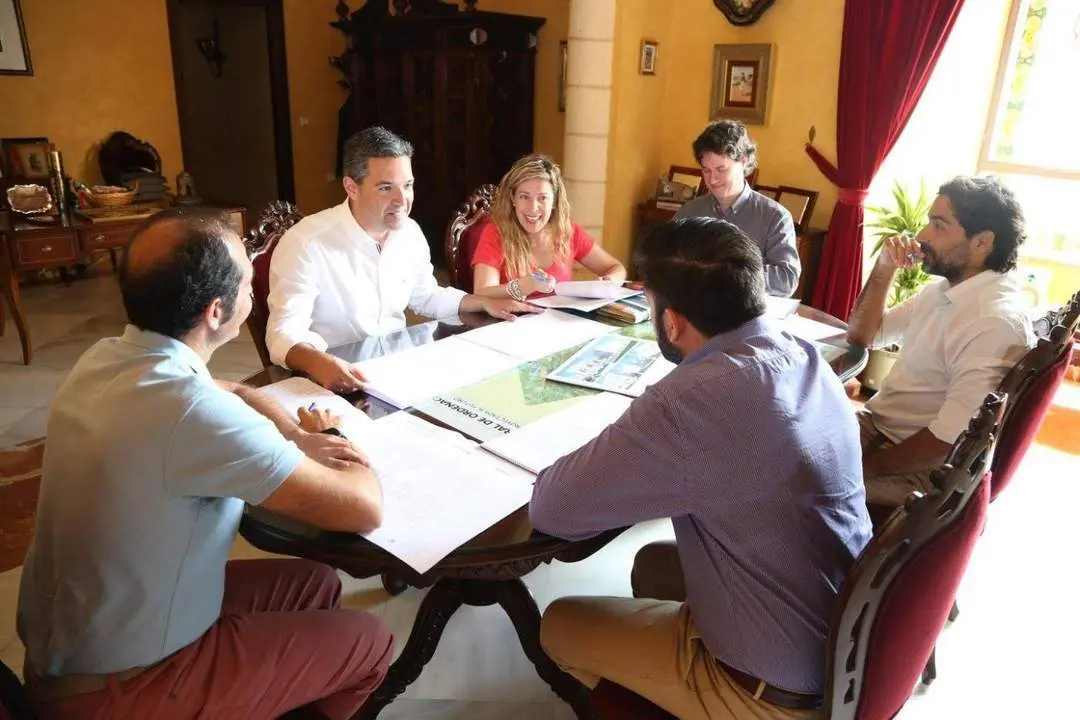 Reuni&oacute;n entre Ayuntamiento y Diputaci&oacute;n. - Viva Rota