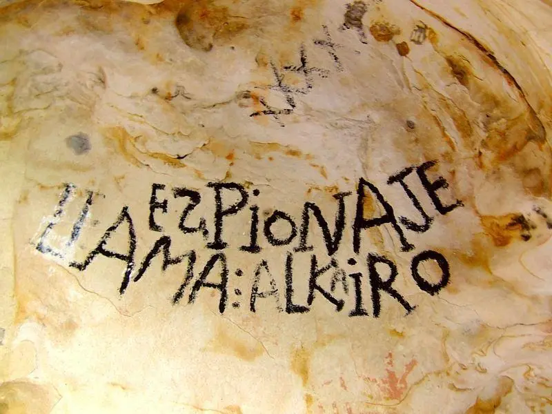 Pintadas sobre pinturas rupestres - A.I.