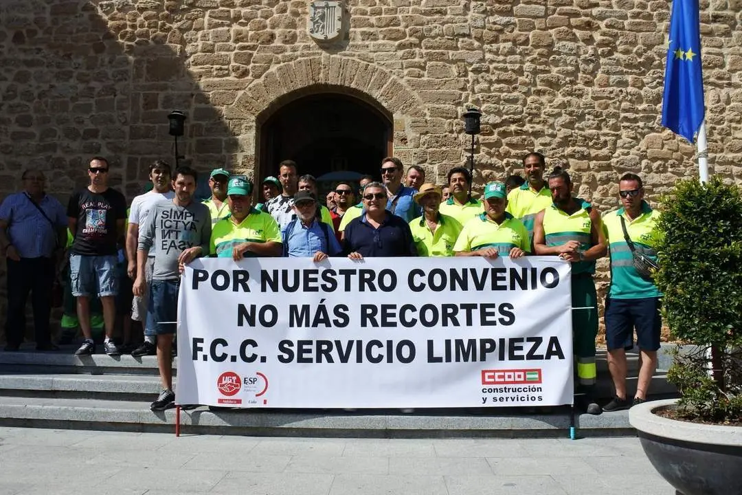 Par&oacute;n trabajadores limpieza. - O. P.