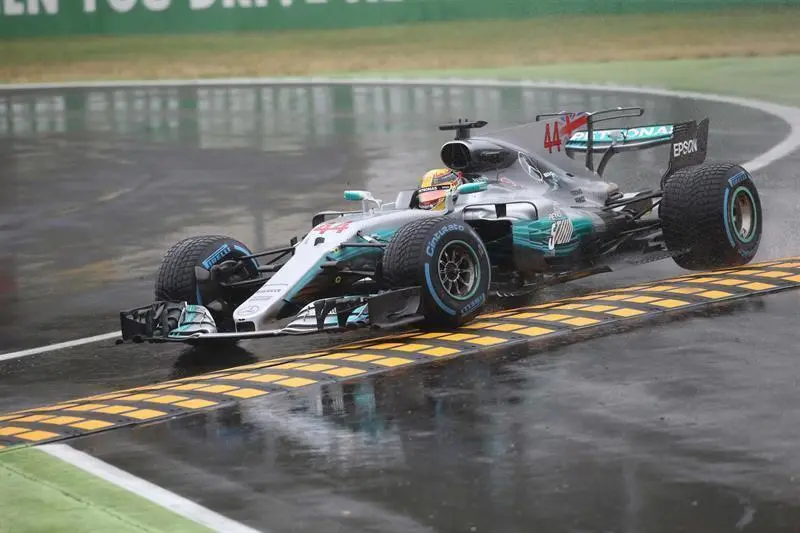 hamilton, bajo la lluvia - efe