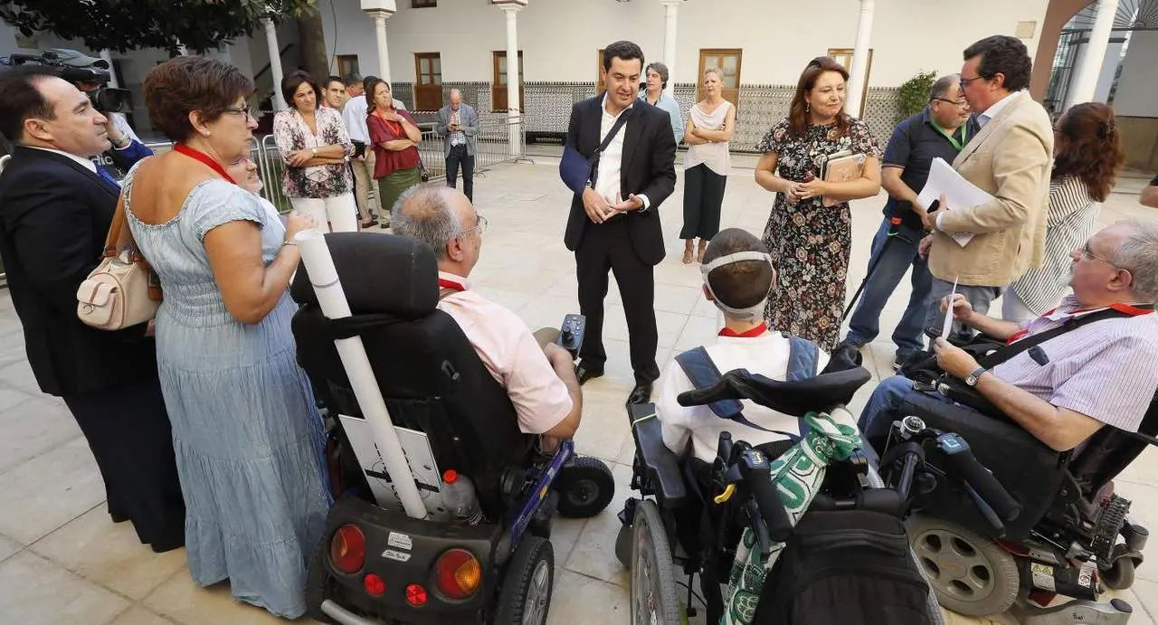Juanma Moreno, en el Parlamento - efe