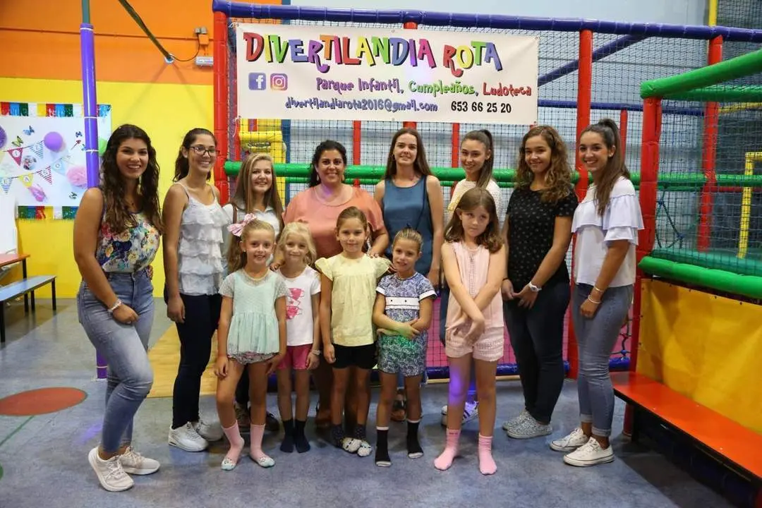 Convivencia de las pajes del Rosario. - Viva Rota