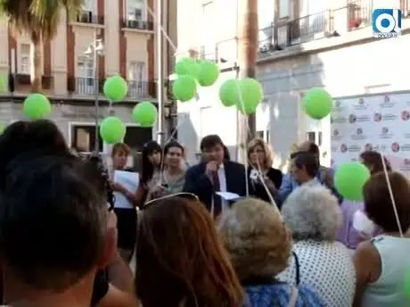Huelva celebra con globos verdes el D&iacute;a de la Salud Mental