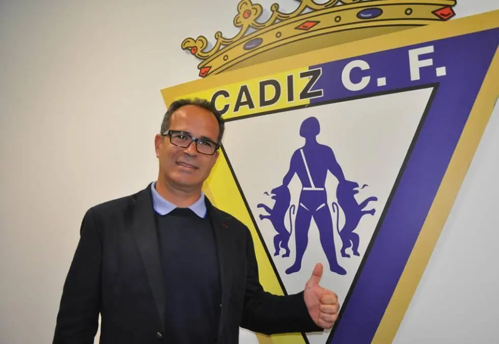 &aacute;lvaro cervera ampl&iacute;a su contrato - C&aacute;diz CF