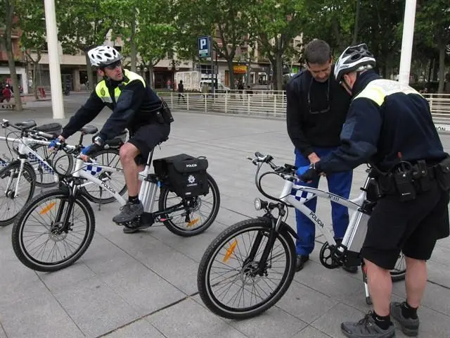 Polic&iacute;a Local en bicicleta - VM