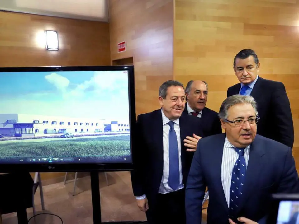 Zoido presenta el CIE de Algeciras - Efe
