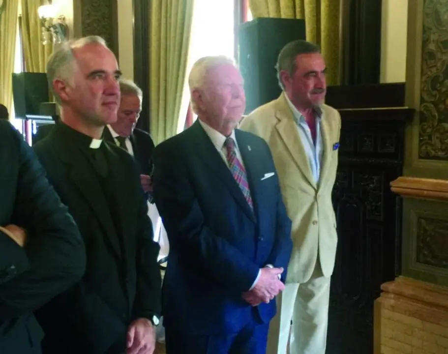 Jos&eacute; Luis Garc&iacute;a-Palacios, en el centro, en su homenaje. - crsur