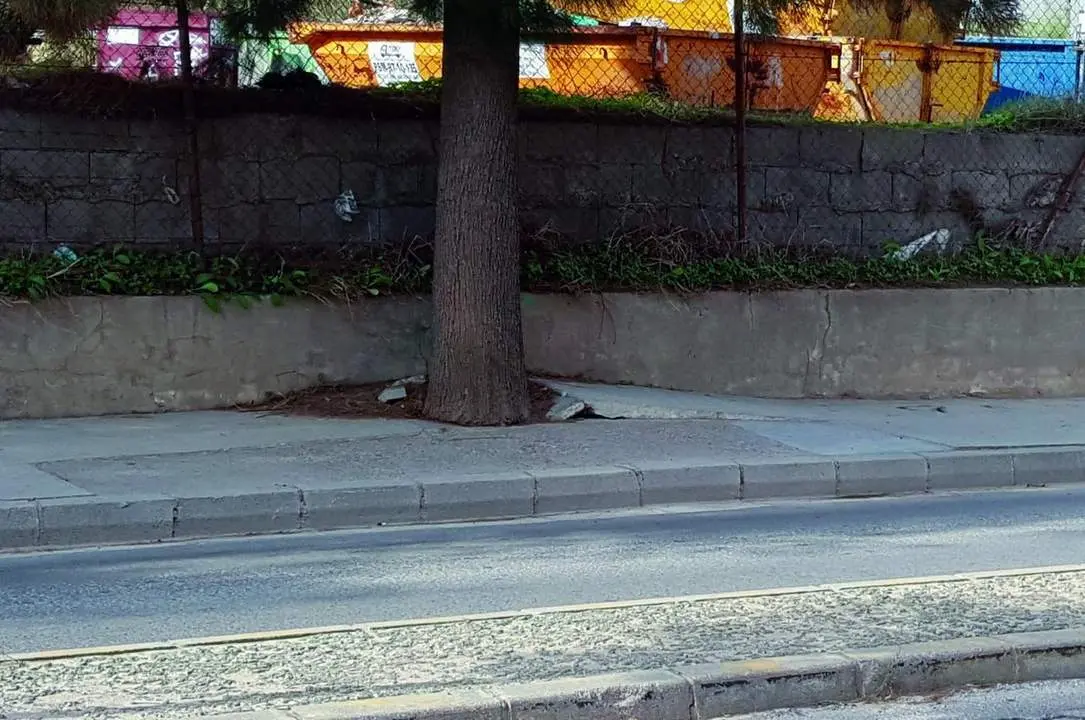 Los problemas en las aceras de la avenida de Valencia - B. G. S. 