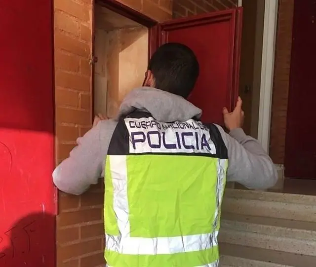 Polic&iacute;a nacional - VM