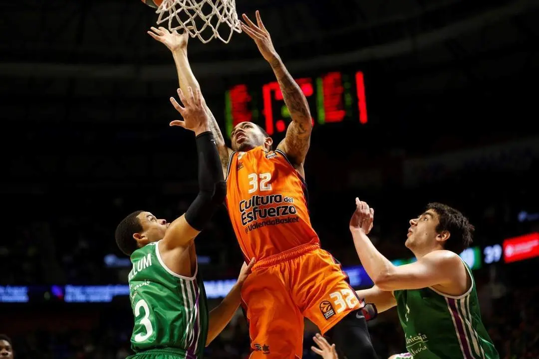 valencia salta sobre unicaja - efe/carlos d&iacute;az