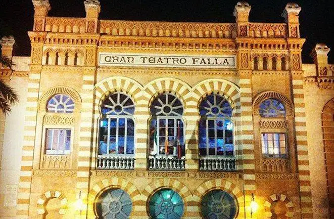 Fachada del Falla. - GL