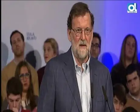 Rajoy desde Sevilla: Es "ilegal" que Puigdemont sea investido