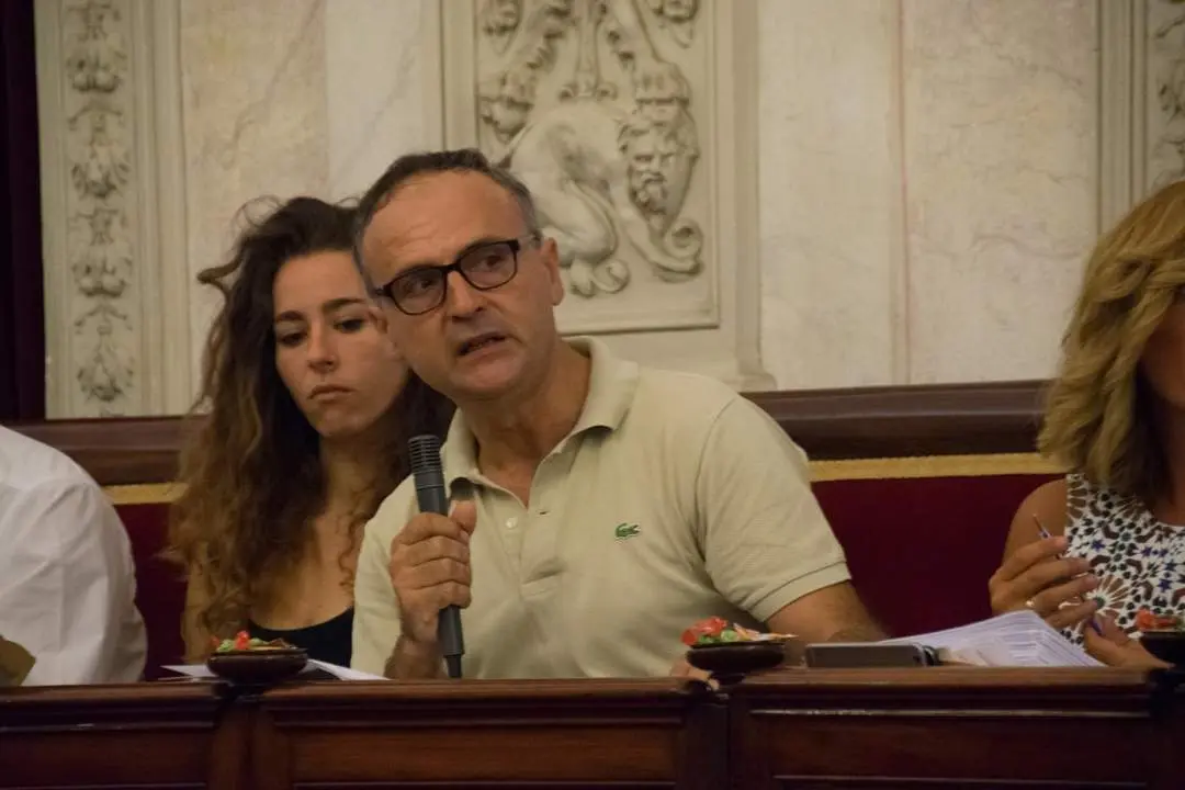 Cantero en un Pleno - Eduardo Albarr&aacute;n