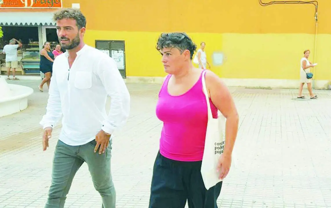Alexis entrando en el juzgado. - Viva
