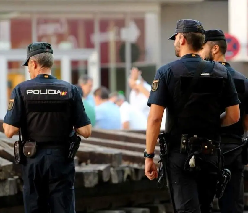 Polic&iacute;a Nacional - VM
