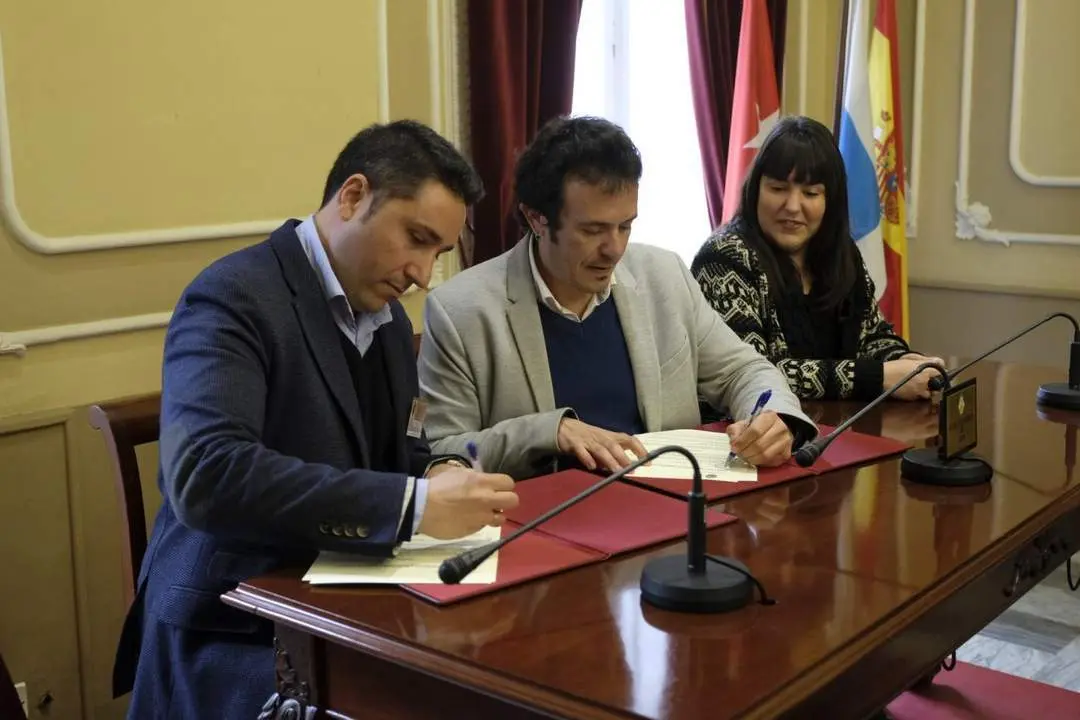 Firma del convenio. - MF
