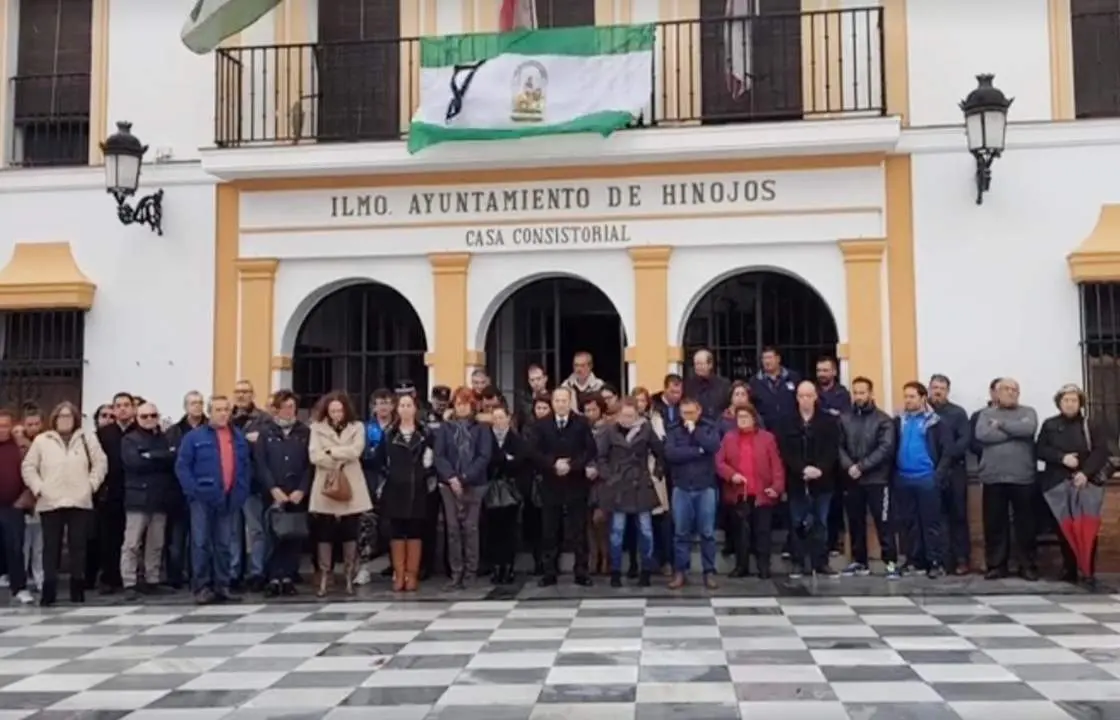 Minuto de silencio en Hinojos. - VH